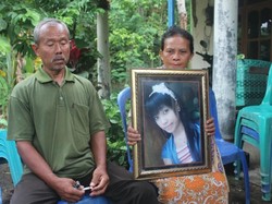 Sales Cantik yang Dimutilasi Dimakamkan, Ibunda Pingsan