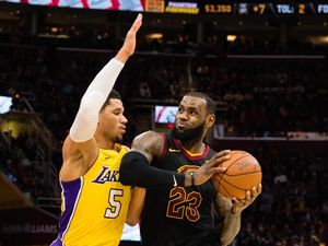 LeBron Samai Larry Bird, Cavs Bekap Lakers