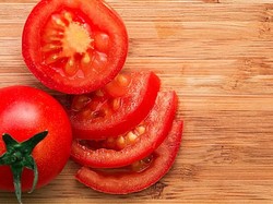 7 Manfaat Masker Tomat untuk Kecantikan Wajah