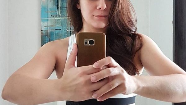 Potret Otot Kencang Wulan Guritno yang Olahraga Bela Diri