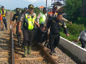 Nekat Menyeberang, Seorang Pembantu Tewas Tertabrak Kereta