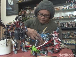 Warga Jombang Habiskan Puluhan Juta untuk Koleksi Action Figure