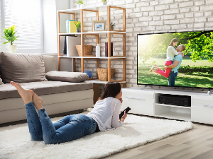 Cari Televisi yang Cocok untuk Ditonton di Kamar? Ini Pilihannya