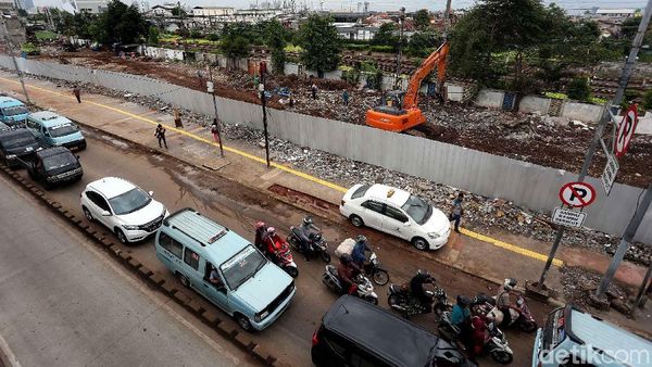 Foto: Pertokoan Stasiun Jatinegara Rata dengan Tanah