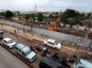 Foto: Pertokoan Stasiun Jatinegara Rata dengan Tanah