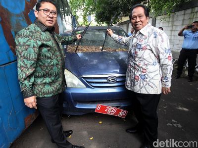 Fadli Zon Cek Kendaraan Operasional DPR yang Rusak