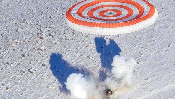 Detik-detik Pendaratan Astronot Saat Turun ke Bumi
