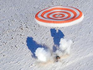 Detik-detik Pendaratan Astronot Saat Turun ke Bumi