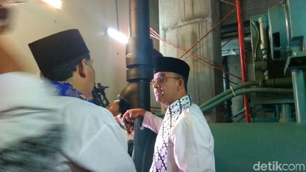Momen Anies Baswedan Cek Tembok DPRD DKI yang Miring dan Retak