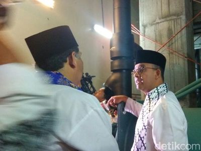 Momen Anies Baswedan Cek Tembok DPRD DKI yang Miring dan Retak