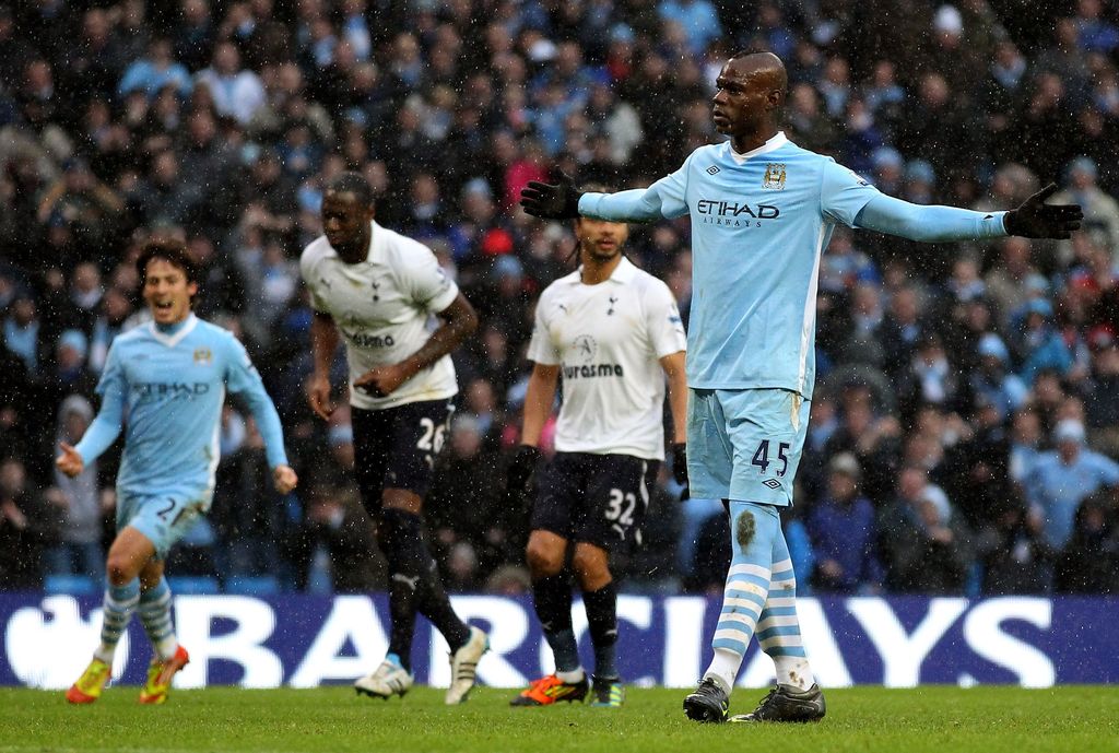 MANCHESTER, ENGLAND - JANUARY 22:  Mario Balotelli of Manchester City celebrates scoring his team's third goal from a penalty during the Barclays Premier League match between Manchester City and Tottenham Hotspur at the Etihad Stadium on January 22, 2012 in Manchester, England.  (Photo by Alex Livesey/Getty Images)