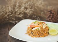 Jelang Akhir Pekan Enaknya Makan Nasgor Tom Yam yang Pedas di Sini