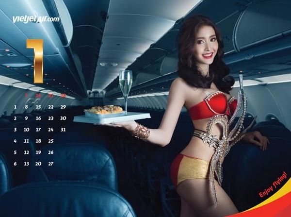 Foto: Kalender Pramugari Seksi ala Maskapai Bikini