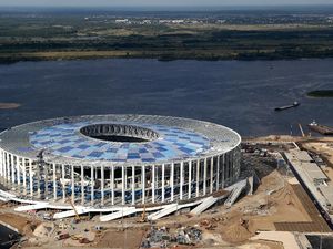 Melihat Stadion Nizhny Novgorod di Pusat Wisata Sungai Rusia