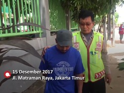 Lagi, Bripka Sugino Pergoki Sopir Angkot Kencing Sembarangan!