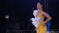 Lenggak-lenggok Zaskia Gotik