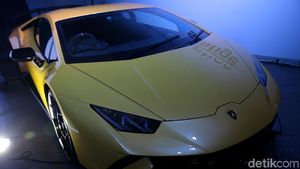 Dua Mobil Super Mahal Meluncur di Jakarta