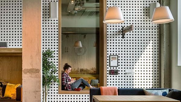 Mengintip Kantor Keren Airbnb yang Bekas Gudang