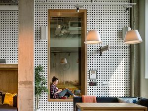 Mengintip Kantor Keren Airbnb yang Bekas Gudang