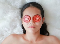 Manfaat Sehat Makan Bawang hingga Racikan Masker Tomat untuk Wajah