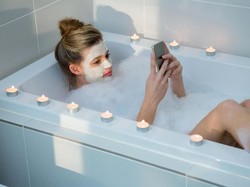 Bathtub Masa Kini Makin Canggih, Bisa Mandi Sekalian Pijat