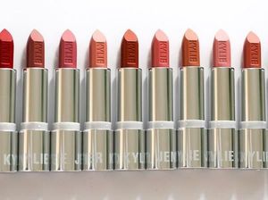 Pinjam Lipstik Teman yang Ternyata Palsu, Bibir Remaja Ini Melepuh