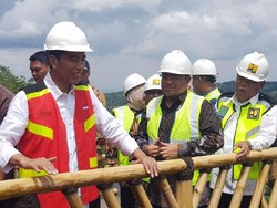 Jokowi Minta Anies-Sandi Pelihara Waduk di DKI untuk Atasi Banjir