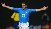 Christian Vieri punya 9 gol hanya dari dua Piala Dunia bersama Italia di 1998 dan 2002 (Koji Aoki/ AFLO/Getty Images)