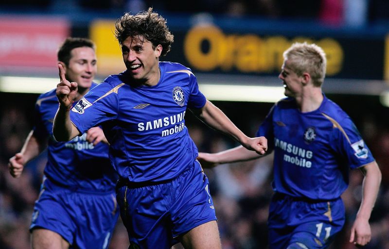 LONDON - NOVEMBER 19: Hernan Crespo of Chelsea celebrates scoring Chelsea's second goal during the Barclays Premiership Match between Chelsea and Newcastle United at Stamford Bridge on November 19, 2005 in London, England. (Photo by Ben Radford/Getty Images)