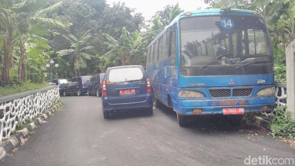 Nasib Mobil-mobil Dinas Anggota DPR yang Telantar dan Tak Terawat