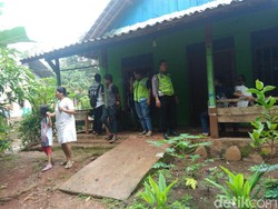 Rumah Dukun Pengganda Uang yang Kubur 2 Orang di Batang Dijaga Polisi