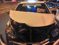 Kecelakaan Pikap dan Taksi di Tol Pedati, Kendaraan Ringsek