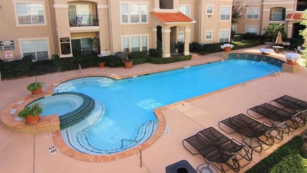 Foto: Aneka Kolam Renang Hotel Berbentuk Kelamin Pria