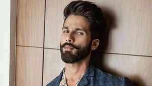 Foto: Pesona Shahid Kapoor, Aktor Bollywood Juga Pria Asia Terseksi 2017