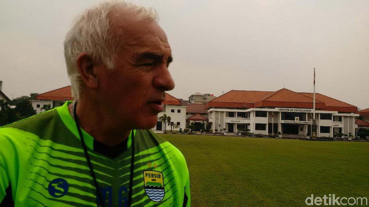 Pelatih Persib Roberto Carlos Mario Gomez (Foto: Muhamad Solehudin/detikSport)