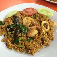 Jelang Akhir Pekan Enaknya Makan Nasgor Tom Yam yang Pedas di Sini