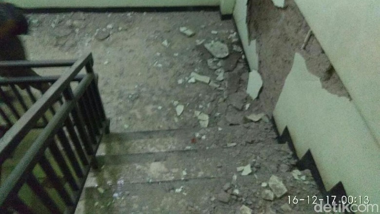 Akibat Gempa, 20 Pasien RSUD Banyumas di Rawat di Luar Ruangan Akibat Gempa, 20 Pasien RSUD Banyumas di Rawat di Luar Ruangan