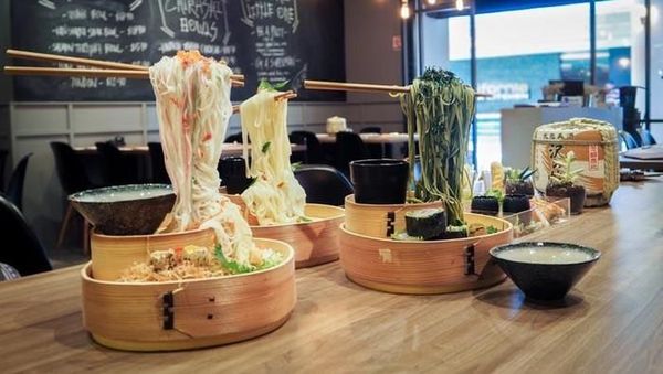 Mie Terbang dan Mie Pedas, Mie Kekinian yang Ngetren di Tahun 2017