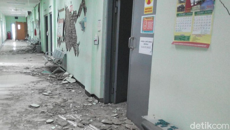 Ratusan Bangunan di Cilacap dan Banyumas Rusak Akibat Gempa Ratusan Bangunan di Cilacap dan Banyumas Rusak Akibat Gempa
