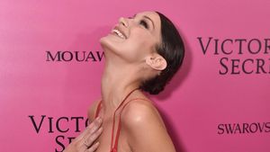 Berpose Seksi, Bella Hadid Pastikan Jadi Model Show Victorias Secret 2018