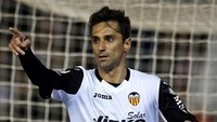 Jonas Goncalves Oliveira bermain untuk Gremio pada 2007-2011, sebelum memperkuat Valencia dan Benfica. (Manuel Queimadelos Alonso/Getty Images)