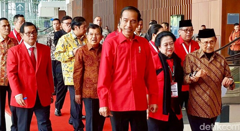 News Vreal Terkini Joko Widodo Masih Belum Bersikap Soal Airlangga Dan Khofifah