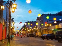 Paper lanterns in Blue Hour