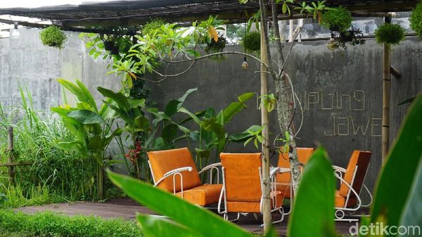 Menyeruput Kopi Jahe dan Wedang Uwuh di Kampung Jawa