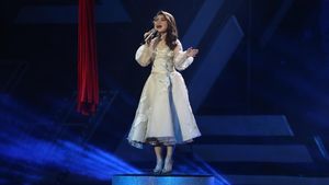Foto: Adu Gaya Syahrini Sampai BCL di Panggung HUT Trans Media