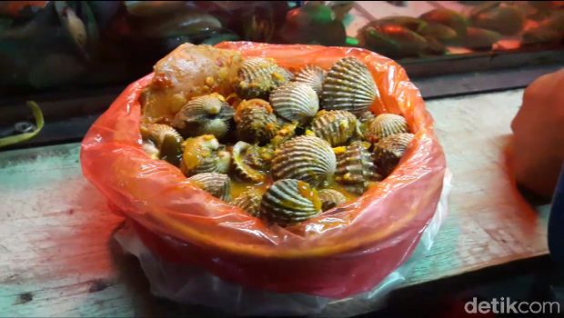 Kerang dan Kepiting Murah di Kedai 'Nok Evita Mengejar Badai'