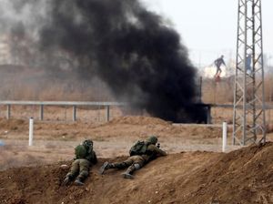 Keji! Tentara Israel Angkut Jenazah Warga Gaza dengan Buldozer