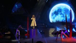 Terbang Bersama Rossa Hingga ke Bulan