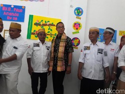 Anies: Saya Hormat Warga Bisa Bangun Ruang Serbaguna Secara Swadaya