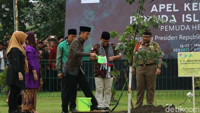 Jokowi Apresiasi Kemandirian Warga Respon Gempa Tasikmalaya Jokowi Apresiasi Kemandirian Warga Respon Gempa Tasikmalaya